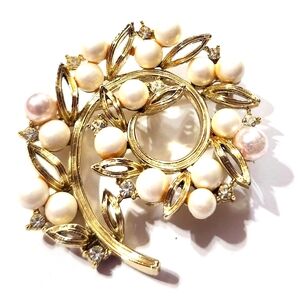Vtg Lisner Gold Tone Faux Pearl Rhinestone Leaf  Pin Brooch